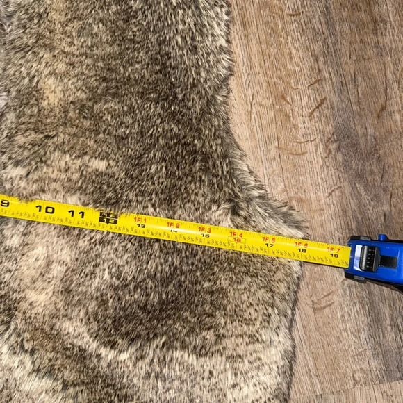 Tart Collections • Kyla Faux Fur Vest - Picture 9 of 10